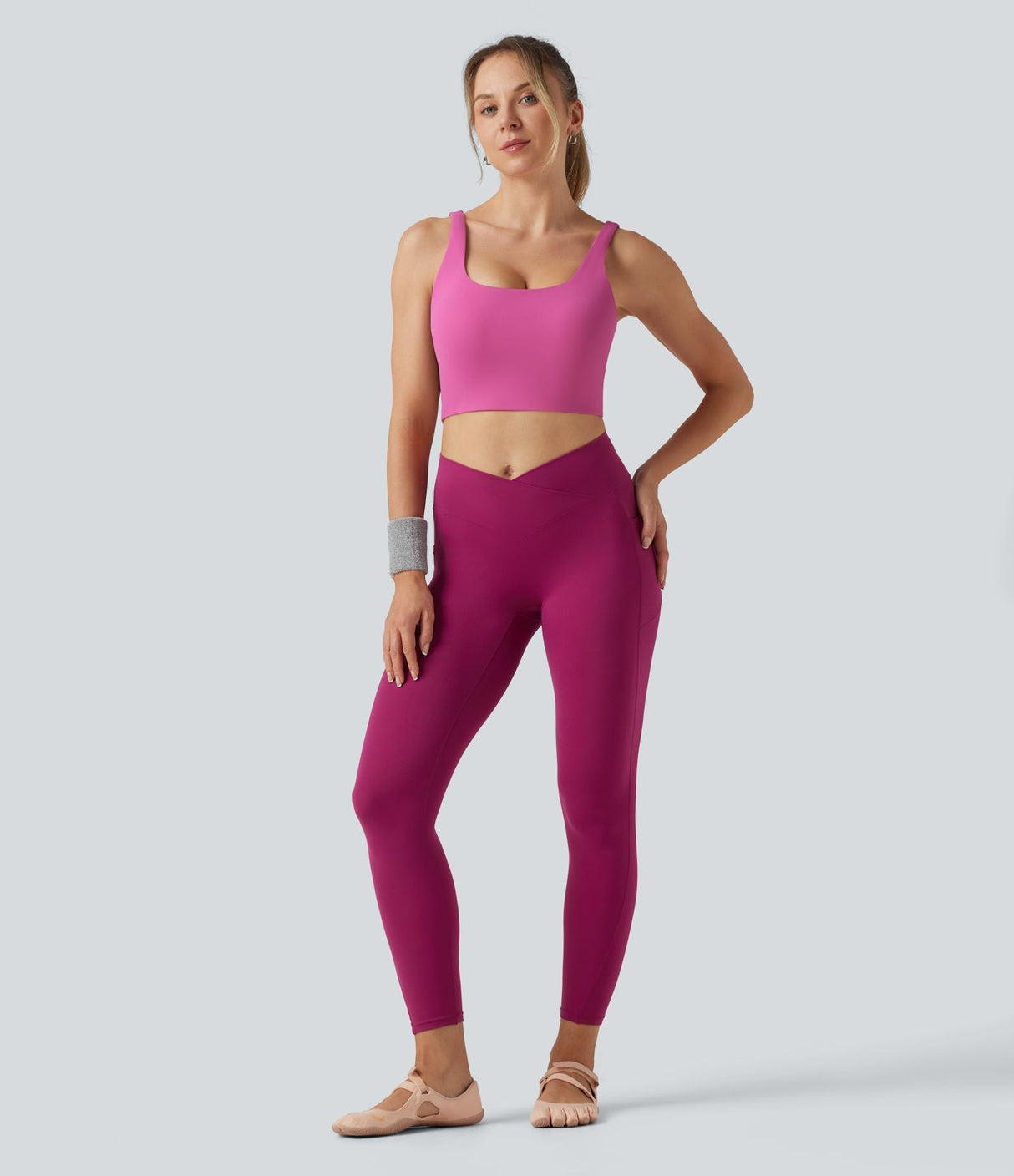 Light Support U-Neck Yoga Sports Bra with Built-in Bra